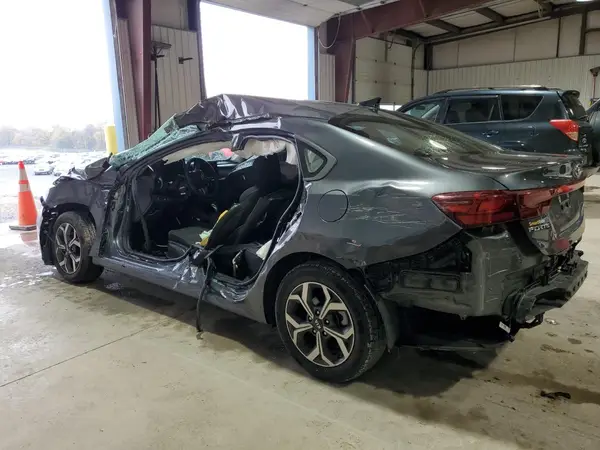 3KPF24AD8ME327806 2021 KIA FORTE - Image 2