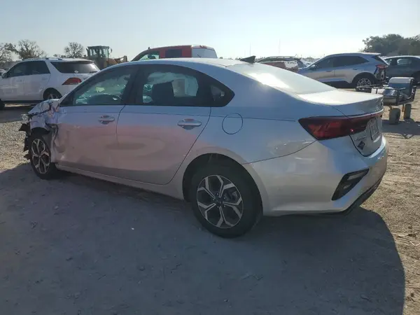 3KPF24AD8ME330592 2021 KIA FORTE - Image 2