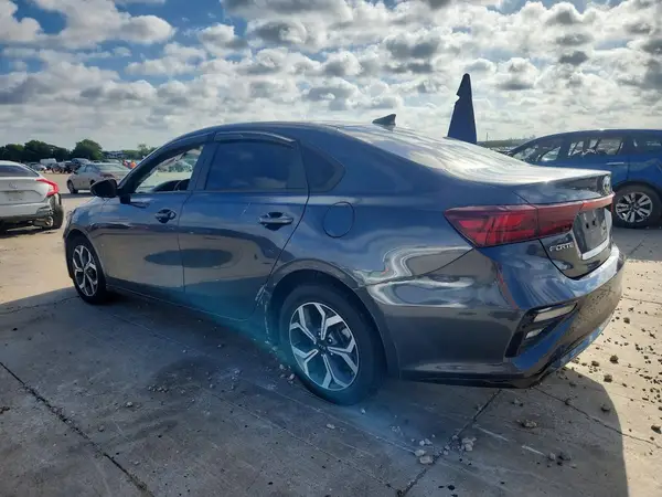 3KPF24AD8ME330804 2021 KIA FORTE - Image 2