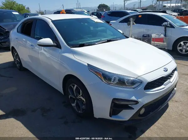 3KPF24AD8ME332455 2021 KIA FORTE - Image 1