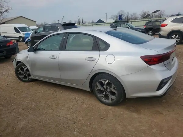 3KPF24AD8ME333184 2021 KIA FORTE - Image 2
