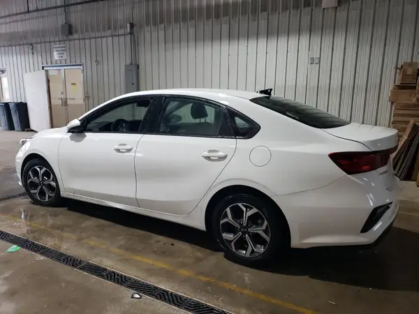 3KPF24AD8ME333735 2021 KIA FORTE - Image 2