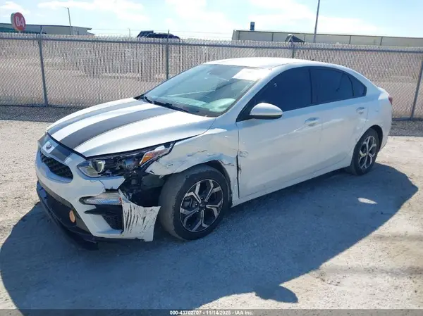 3KPF24AD8ME335131 2021 KIA FORTE - Image 2