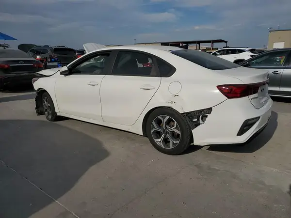 3KPF24AD8ME337431 2021 KIA FORTE - Image 2