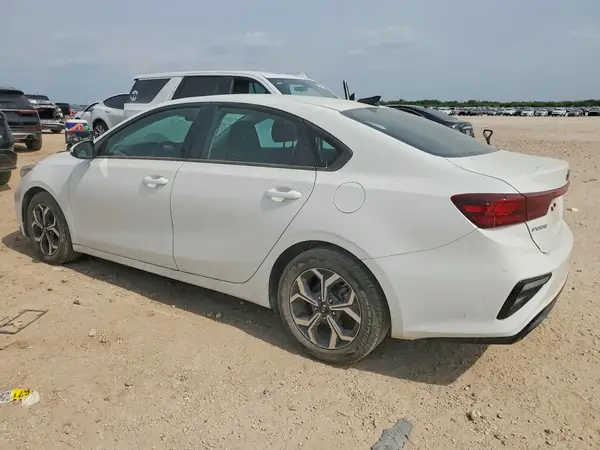 3KPF24AD8ME339339 2021 KIA FORTE - Image 2