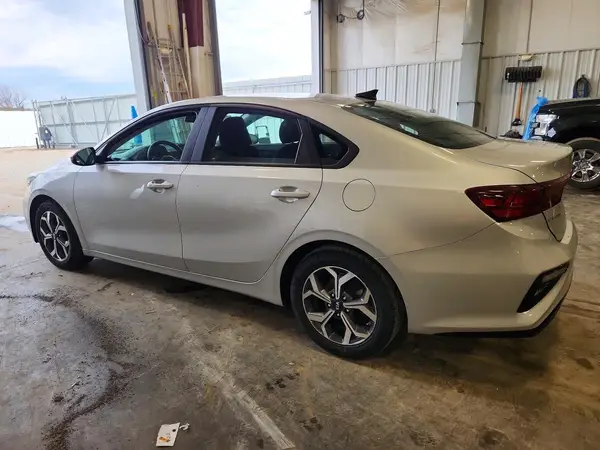 3KPF24AD8ME341463 2021 KIA FORTE - Image 2