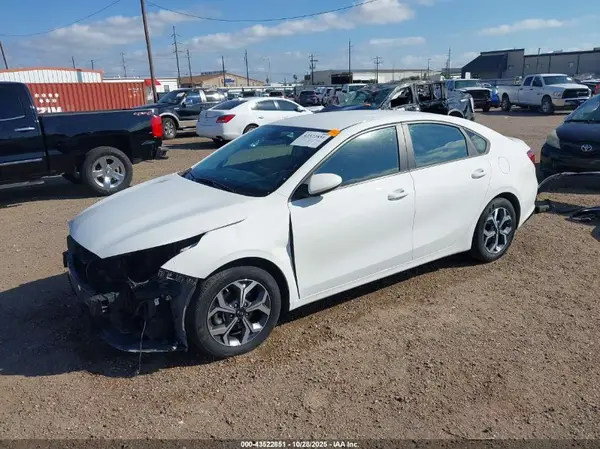 3KPF24AD8ME349630 2021 KIA FORTE - Image 2