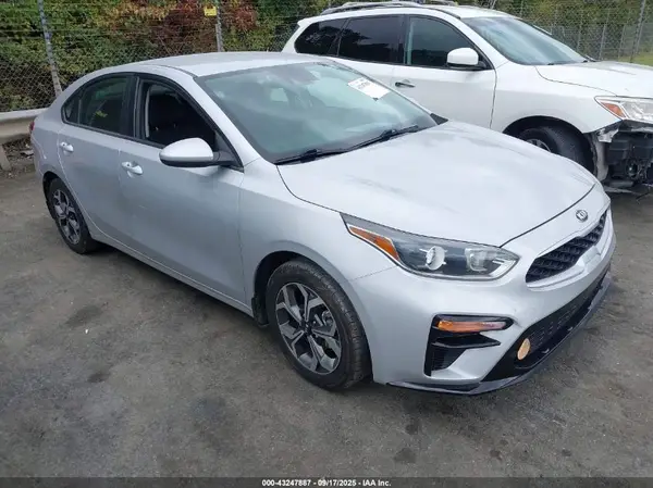 3KPF24AD8ME359476 2021 KIA FORTE - Image 1