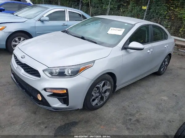 3KPF24AD8ME359476 2021 KIA FORTE - Image 2
