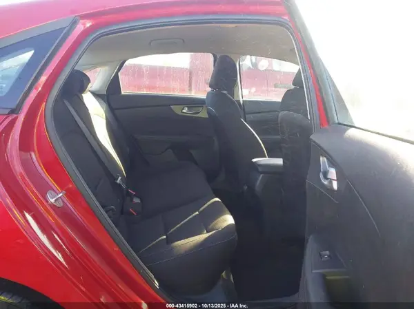 3KPF24AD8ME360076 2021 KIA FORTE - Image 8