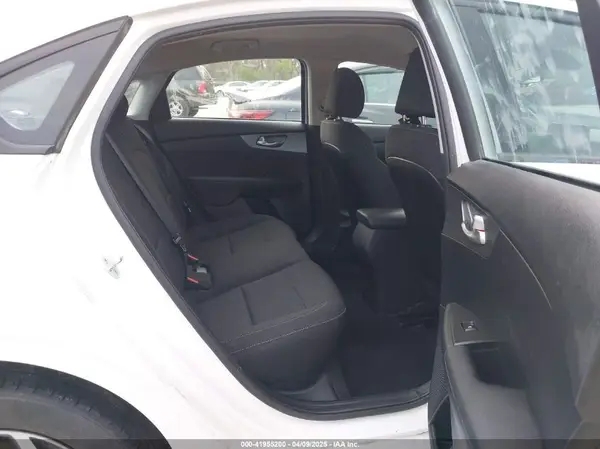 3KPF24AD8ME360661 2021 KIA FORTE - Image 8