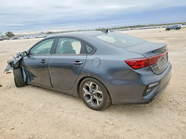 3KPF24AD8ME364757 2021 KIA FORTE - Image 2