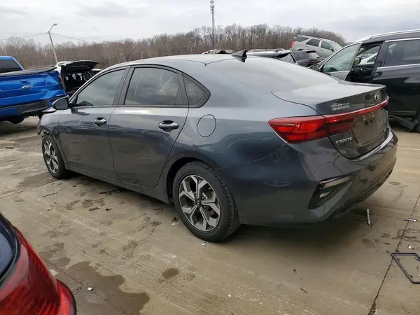 3KPF24AD8ME366895 2021 KIA FORTE - Image 2