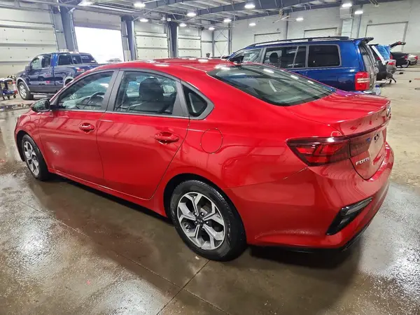 3KPF24AD8ME370221 2021 KIA FORTE - Image 2