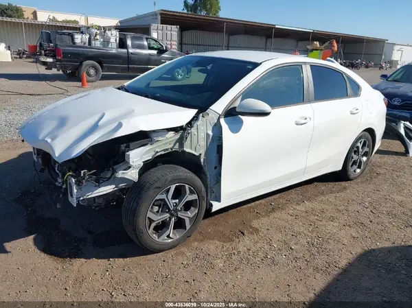 3KPF24AD8ME374978 2021 KIA FORTE - Image 2