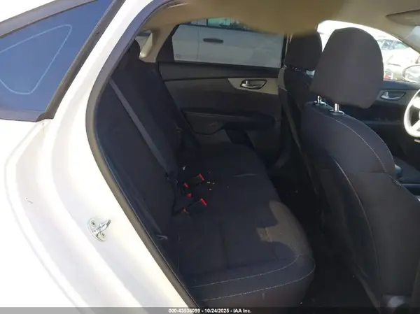 3KPF24AD8ME374978 2021 KIA FORTE - Image 8