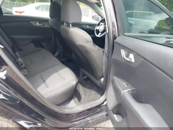3KPF24AD8ME375807 2021 KIA FORTE - Image 8