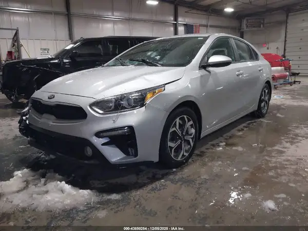 3KPF24AD8ME379775 2021 KIA FORTE - Image 2