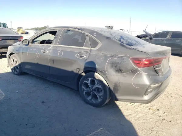 3KPF24AD8ME381381 2021 KIA FORTE - Image 2
