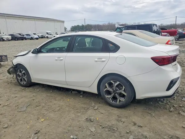 3KPF24AD8ME385852 2021 KIA FORTE - Image 2