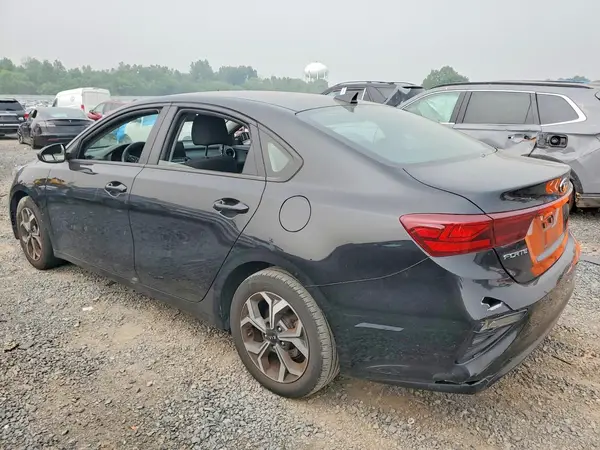 3KPF24AD8ME389237 2021 KIA FORTE - Image 2