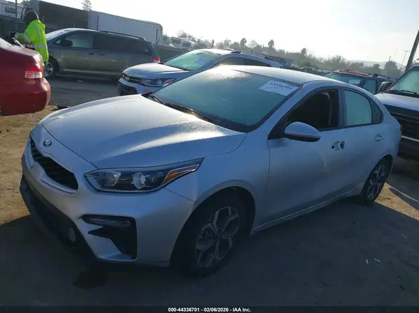 3KPF24AD8ME389805 2021 KIA FORTE - Image 2