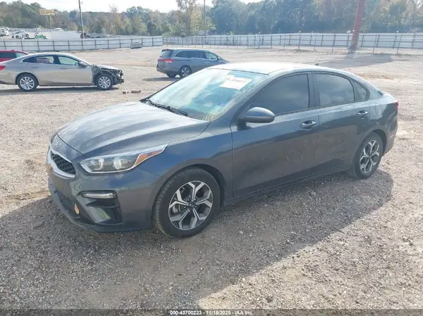 3KPF24AD8ME393255 2021 KIA FORTE - Image 2