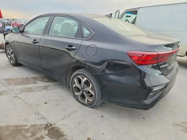 3KPF24AD8ME404299 2021 KIA FORTE - Image 2