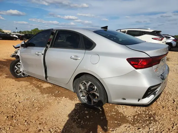 3KPF24AD8ME407316 2021 KIA FORTE - Image 2