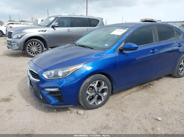3KPF24AD8ME412564 2021 KIA FORTE - Image 2