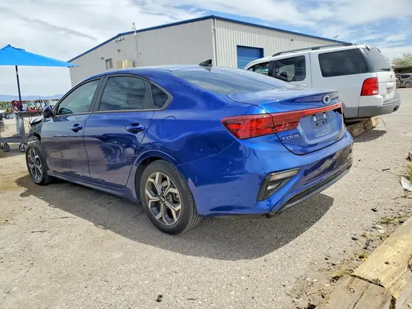3KPF24AD8ME412581 2021 KIA FORTE - Image 2
