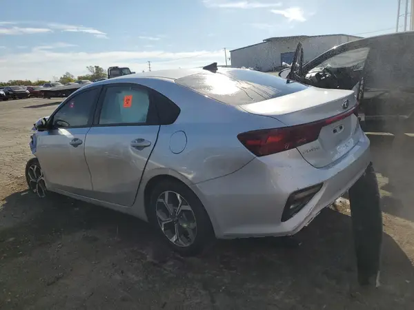 3KPF24AD8ME413374 2021 KIA FORTE - Image 2