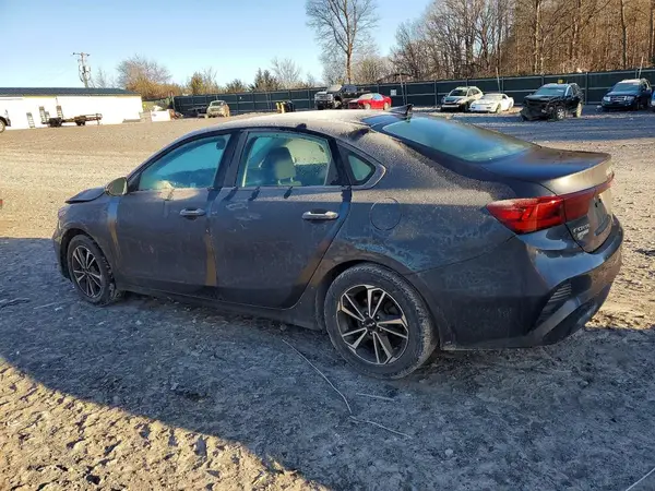 3KPF24AD8NE418219 2022 KIA FORTE - Image 2