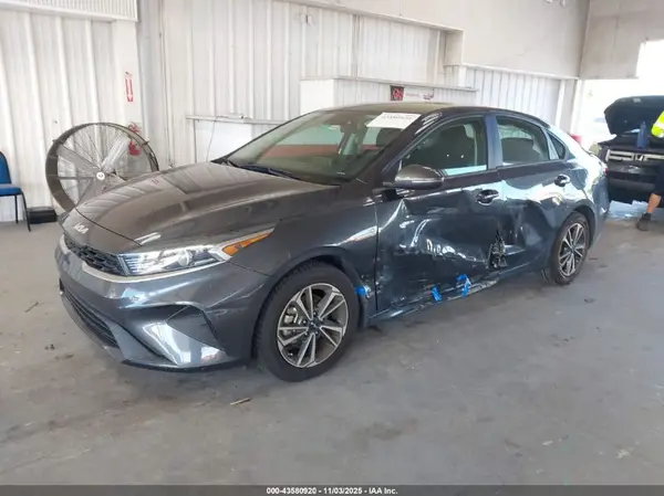 3KPF24AD8NE418771 2022 KIA FORTE - Image 2