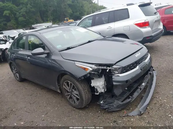 3KPF24AD8NE424005 2022 KIA FORTE - Image 1