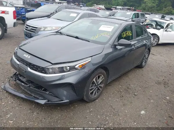 3KPF24AD8NE424005 2022 KIA FORTE - Image 2