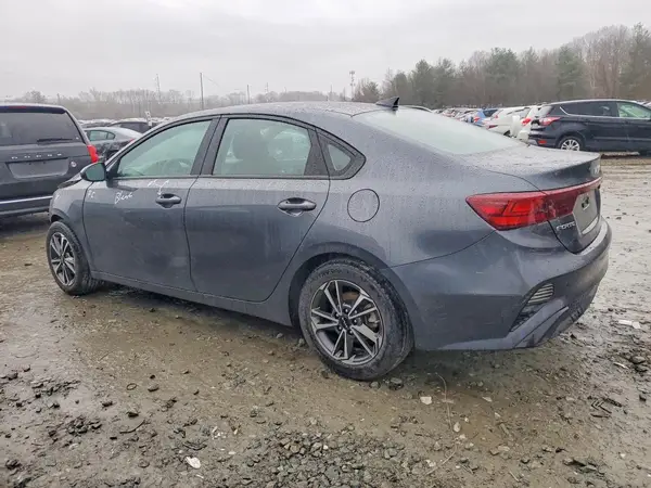 3KPF24AD8NE424327 2022 KIA FORTE - Image 2