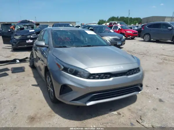 3KPF24AD8NE426465 2022 KIA FORTE - Image 1