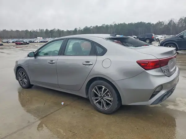 3KPF24AD8NE427194 2022 KIA FORTE - Image 2