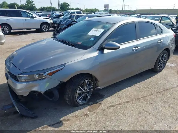 3KPF24AD8NE435425 2022 KIA FORTE - Image 2