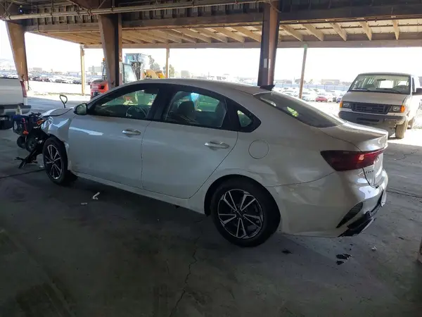3KPF24AD8NE439524 2022 KIA FORTE - Image 2