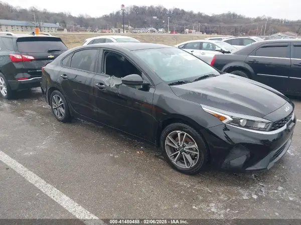 3KPF24AD8NE439913 2022 KIA FORTE - Image 1