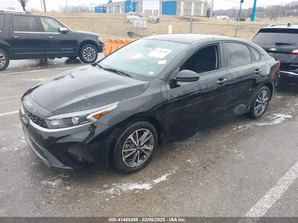 3KPF24AD8NE439913 2022 KIA FORTE - Image 2