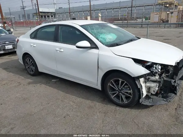 3KPF24AD8NE440088 2022 KIA FORTE - Image 1