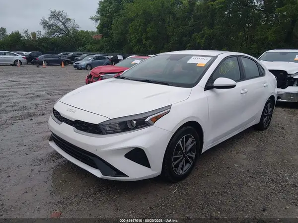 3KPF24AD8NE440639 2022 KIA FORTE - Image 2