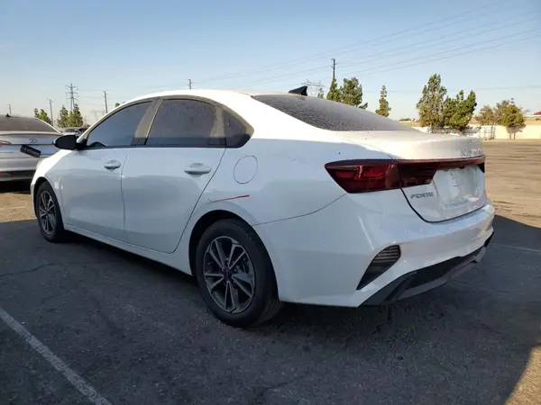 3KPF24AD8NE440642 2022 KIA FORTE - Image 2