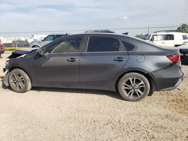 3KPF24AD8NE440768 2022 KIA FORTE - Image 2