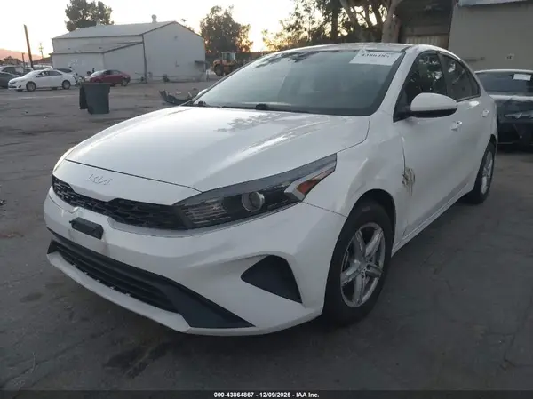3KPF24AD8NE447803 2022 KIA FORTE - Image 2