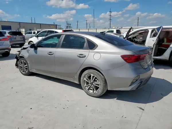 3KPF24AD8NE451852 2022 KIA FORTE - Image 2