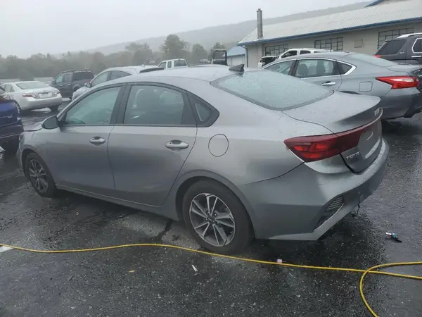 3KPF24AD8NE452502 2022 KIA FORTE - Image 2